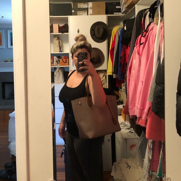 ⚜️Gorgeous Louis Vuitton Shoulder Lockme Tote ⚜️ - Picture 7 of 8